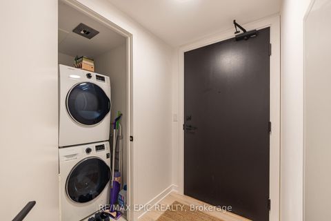 Photo 4 at 302 - 2 Augusta Avenue, Waterfront Communities C1, Toronto