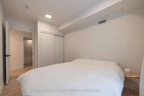 Photo 11 at 302 - 2 Augusta Avenue, Waterfront Communities C1, Toronto