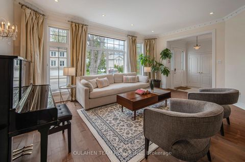 Photo 2 at 133 Spring Garden Avenue, Willowdale East, Toronto