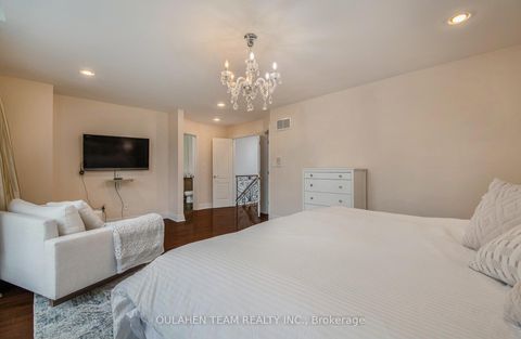 Photo 18 at 133 Spring Garden Avenue, Willowdale East, Toronto