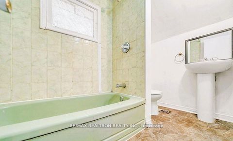 Photo 6 at 16958 Bayview Avenue, Central Newmarket, Newmarket