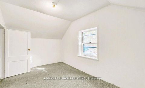 Photo 10 at 16958 Bayview Avenue, Central Newmarket, Newmarket