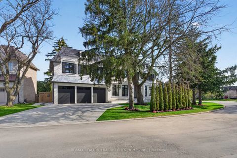 Photo 2 at 34 Greengate Road, Don Mills, Toronto