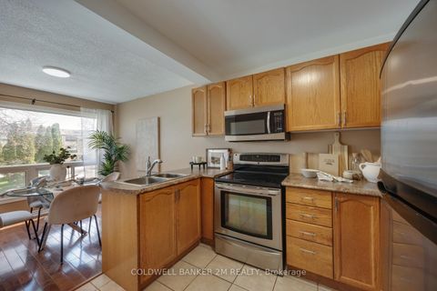 Photo 4 at 72 Parklane Circle, Bowmanville, Clarington