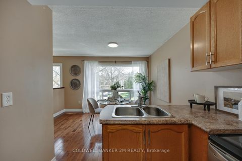 Photo 5 at 72 Parklane Circle, Bowmanville, Clarington