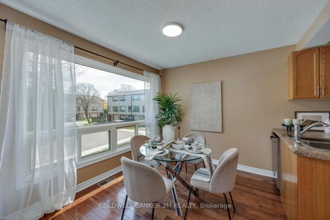 Photo 9 at 72 Parklane Circle, Bowmanville, Clarington