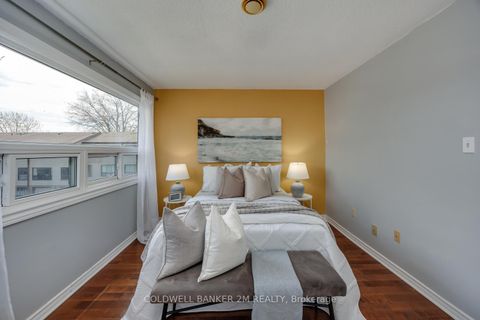 Photo 19 at 72 Parklane Circle, Bowmanville, Clarington