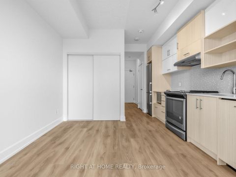 Photo 3 at 509 - 128 Fairview Mall Drive, Don Valley Village, Toronto