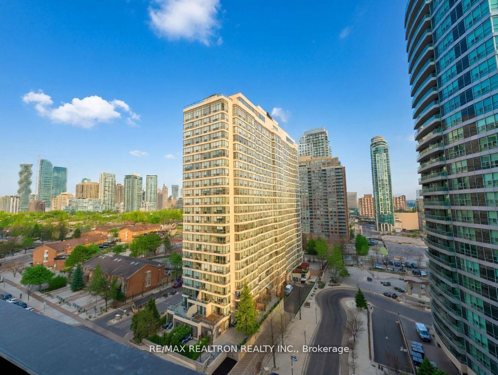 1011 - 30 Elm Drive W, City Centre, Mississauga 