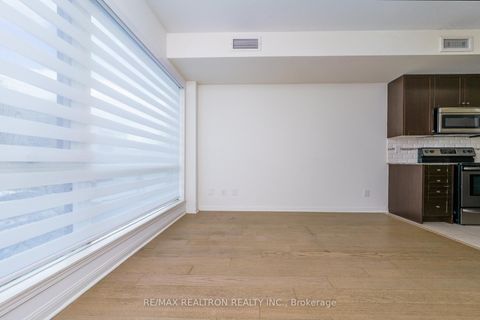 Photo 10 at 206 - 639 Lawrence Avenue W, Lawrence, Toronto