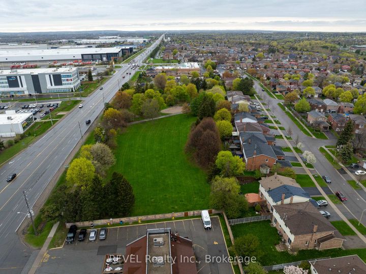 Photo 3 at 80 Dumfries Avenue, Heart Lake West, Brampton
