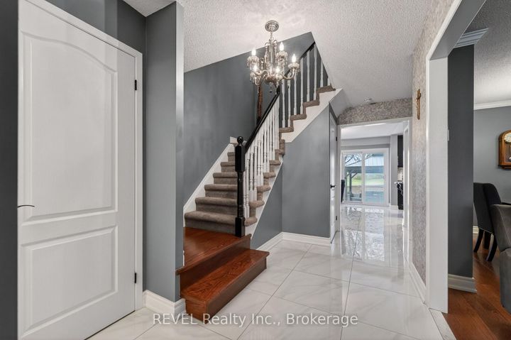 Photo 7 at 80 Dumfries Avenue, Heart Lake West, Brampton