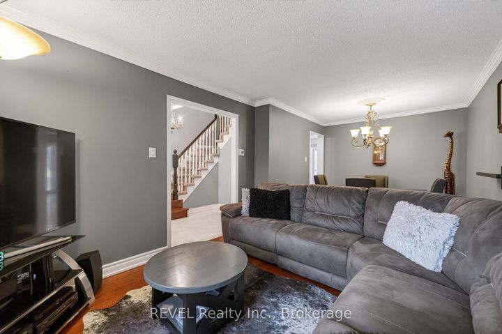 Photo 9 at 80 Dumfries Avenue, Heart Lake West, Brampton