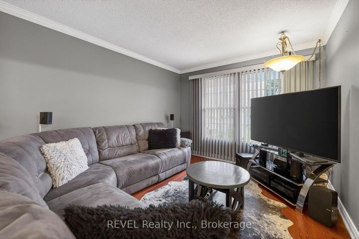 Photo 10 at 80 Dumfries Avenue, Heart Lake West, Brampton