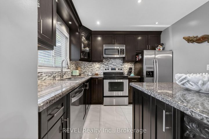 Photo 13 at 80 Dumfries Avenue, Heart Lake West, Brampton