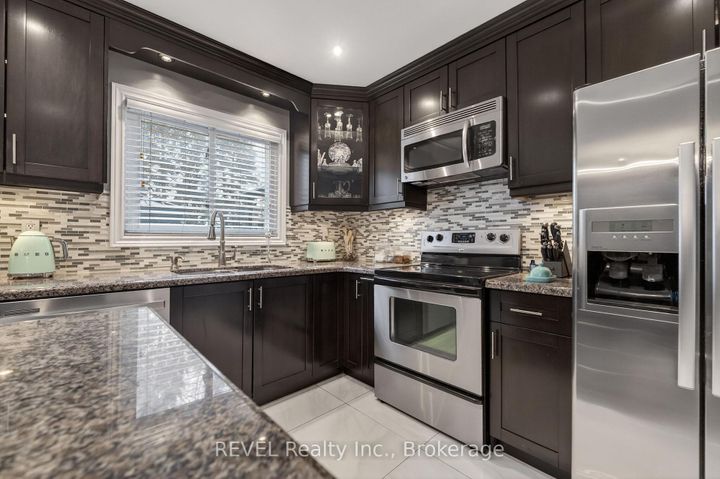 Photo 14 at 80 Dumfries Avenue, Heart Lake West, Brampton
