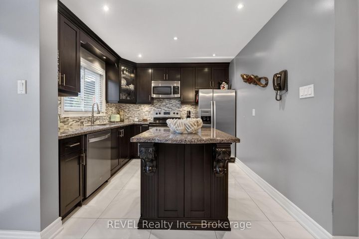 Photo 15 at 80 Dumfries Avenue, Heart Lake West, Brampton