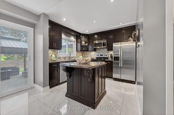 Photo 16 at 80 Dumfries Avenue, Heart Lake West, Brampton