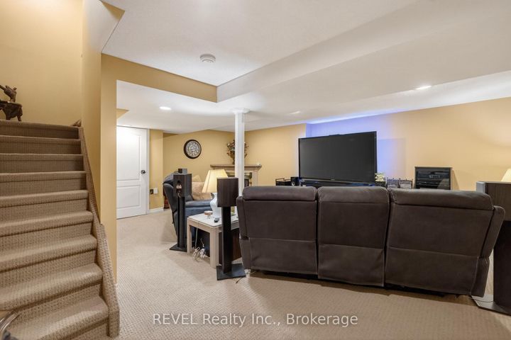 Photo 23 at 80 Dumfries Avenue, Heart Lake West, Brampton