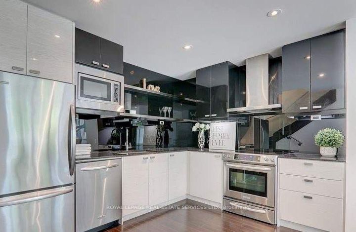 Photo 8 at TH7 - 121 Mcmahon Drive, Bayview Village, Toronto