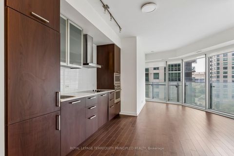 Photo 2 at 307 - 12 York Street, Waterfront Communities C1, Toronto