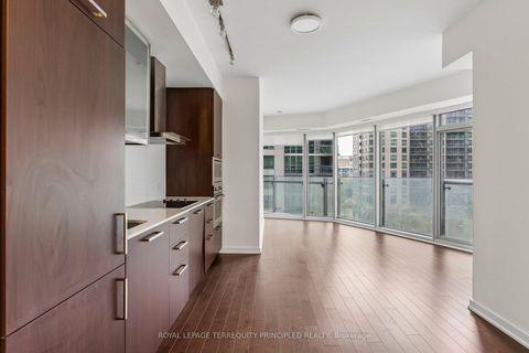 Photo 3 at 307 - 12 York Street, Waterfront Communities C1, Toronto