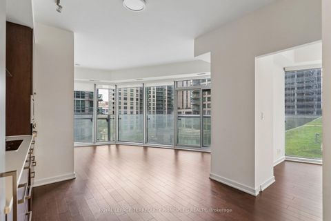 Photo 8 at 307 - 12 York Street, Waterfront Communities C1, Toronto