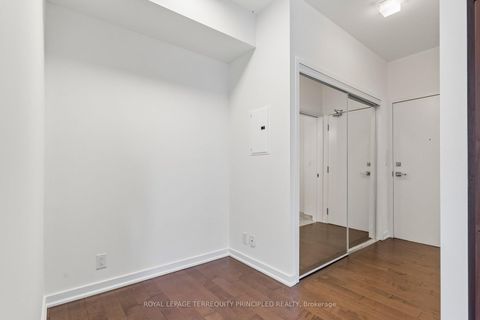 Photo 15 at 307 - 12 York Street, Waterfront Communities C1, Toronto