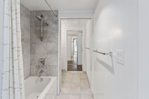 Photo 18 at 307 - 12 York Street, Waterfront Communities C1, Toronto
