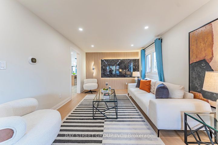 Photo 2 at 146 Cabinet Crescent, West Woodbridge, Vaughan