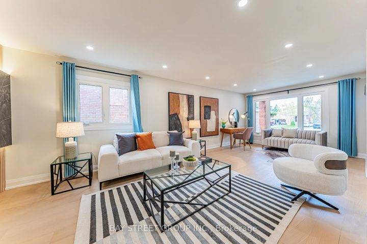 Photo 4 at 146 Cabinet Crescent, West Woodbridge, Vaughan