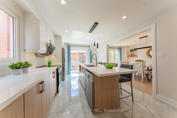 Photo 9 at 146 Cabinet Crescent, West Woodbridge, Vaughan