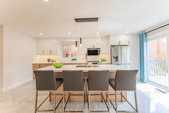 Photo 10 at 146 Cabinet Crescent, West Woodbridge, Vaughan