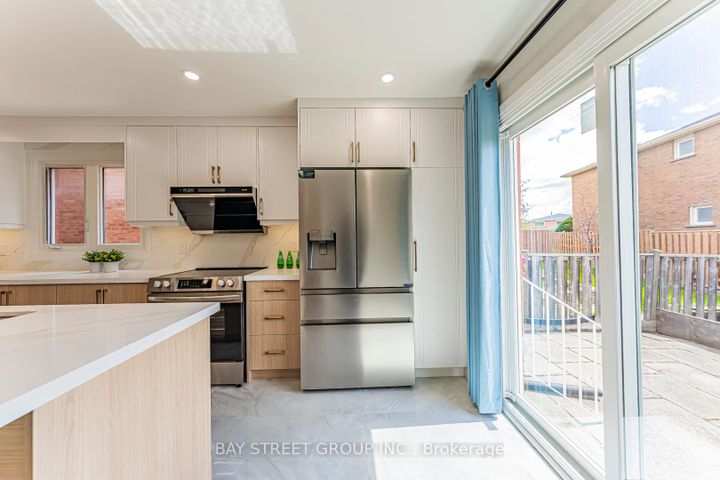 Photo 11 at 146 Cabinet Crescent, West Woodbridge, Vaughan