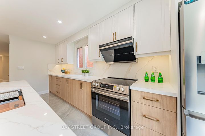 Photo 12 at 146 Cabinet Crescent, West Woodbridge, Vaughan