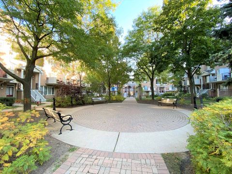 Photo 2 at 623 Grandview Way, Willowdale East, Toronto