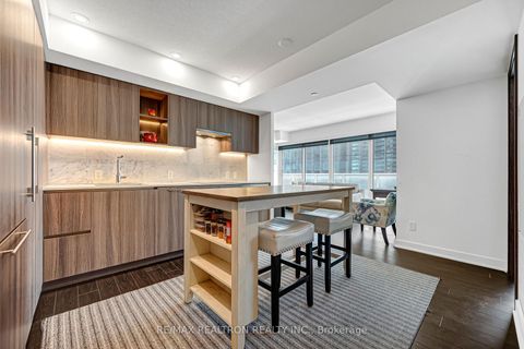 Photo 1 at 811 - 19 Bathurst Street, Waterfront Communities C1, Toronto