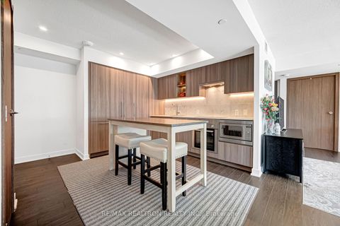 Photo 2 at 811 - 19 Bathurst Street, Waterfront Communities C1, Toronto