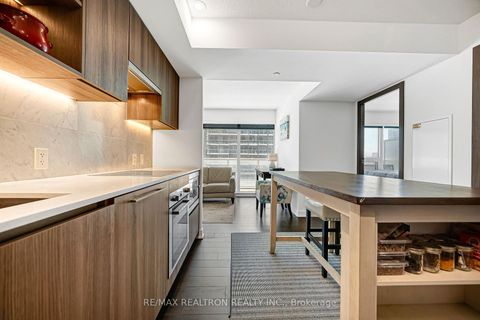 Photo 4 at 811 - 19 Bathurst Street, Waterfront Communities C1, Toronto