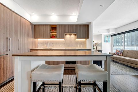 Photo 5 at 811 - 19 Bathurst Street, Waterfront Communities C1, Toronto