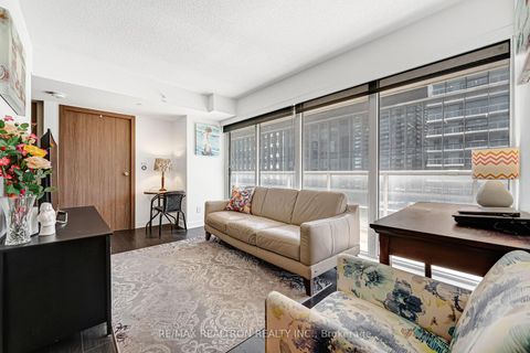 Photo 6 at 811 - 19 Bathurst Street, Waterfront Communities C1, Toronto