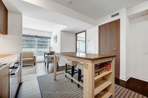 Photo 7 at 811 - 19 Bathurst Street, Waterfront Communities C1, Toronto