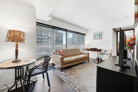 Photo 9 at 811 - 19 Bathurst Street, Waterfront Communities C1, Toronto