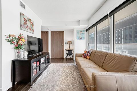 Photo 11 at 811 - 19 Bathurst Street, Waterfront Communities C1, Toronto