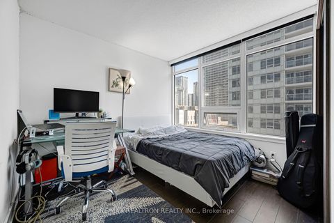 Photo 17 at 811 - 19 Bathurst Street, Waterfront Communities C1, Toronto