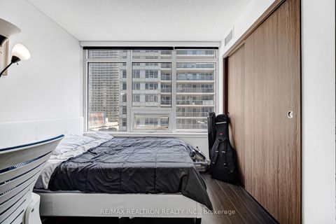 Photo 18 at 811 - 19 Bathurst Street, Waterfront Communities C1, Toronto