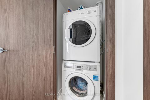 Photo 23 at 811 - 19 Bathurst Street, Waterfront Communities C1, Toronto