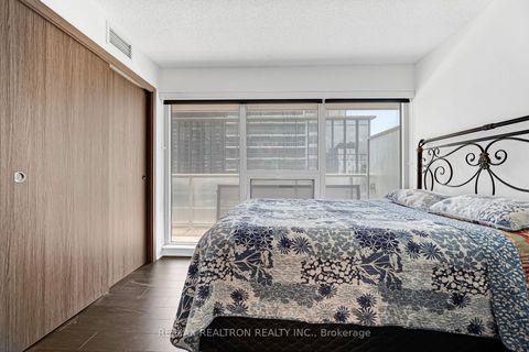 Photo 25 at 811 - 19 Bathurst Street, Waterfront Communities C1, Toronto
