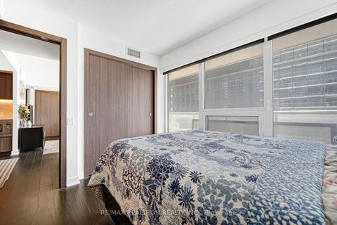 Photo 27 at 811 - 19 Bathurst Street, Waterfront Communities C1, Toronto