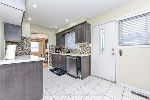 Photo 7 at 3280 Clara Drive, Malton, Mississauga